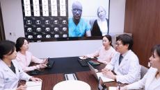 A clinical team at Asan Medical Center in a virtual call with a patient overseas A clinical team at Asan Medical Center in a virtual call with a patient overseas